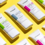 نمای کناری فلوئید ضد آفتاب بی رنگ ویتالیر، spf ۵۰، مدل ۰۱۲۸، مناسب پوست های حساس با حجم ۵۰ میلی لیتر، حساسیت، محافظت کننده در