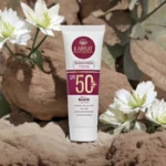 نمای کناری کرم ضدآفتاب رنگی ایلابرت +SPF۵۰ مدل ضدلک natural beige، مناسب پوست های چرب و معمولی، حجم ۴۰ میلی لیتر اصل عمق قاب