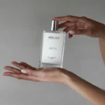 نمای بسته بندی اسپری آبرسان صورت و بدن آرلیان مدل Hyaluronic Acid مناسب برای پوست های مختلف حجم 100 میلی لیتر برچسب و بسته بن