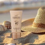 نمای جزئیات کرم ضدآفتاب رنگی مدیسان مدل Ultra Light Beige SPF۴۰ مناسب انواع پوست، حجم ۳۰ میلی لیتر اصل حرکت و نصب پشتی