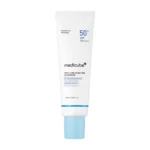 نمای کناری کرم ضد آفتاب بی رنگ صورت مدیکیوب SPF۵۰ مدل zero pore محافظت در برابر اشعه UVA و UVB مناسب برای انواع پوست حجم ۵۰ م