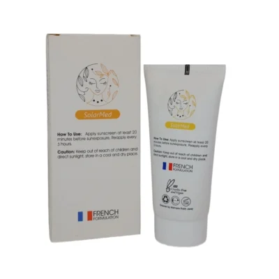 نمای کناری کرم ضد آفتاب و چروک لک بدون رنگ مدانسر SPF۵۰ مدل ۵ در۱ محافظ UVA ،UVB PA+++ مناسب برای انواع پوست حجم ۵۰ میلی لیتر