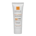 نمای کناری فلوئید ضد آفتاب مات دست، صورت، گردن اورموس +SPF ۵۰ مدل Matte UV Defense محافظ UVA ،UVB و PA++++ مناسب برای پوست آک