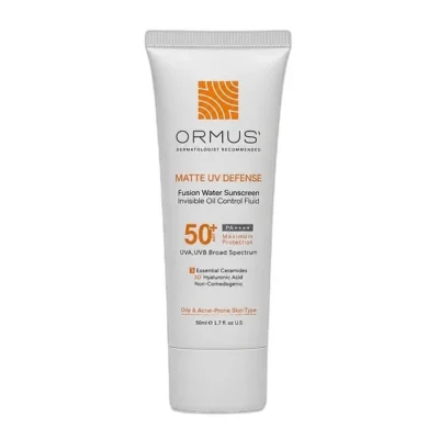نمای کناری فلوئید ضد آفتاب مات دست، صورت، گردن اورموس +SPF ۵۰ مدل Matte UV Defense محافظ UVA ،UVB و PA++++ مناسب برای پوست آک