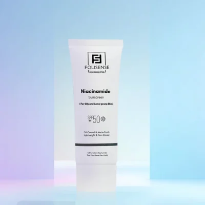 نمای کناری فلوئید ضد آفتاب بی رنگ صورت فولیسنس SPF ۵۰ مدل نیاسینامید محافظ در برابر UVA/UVB مناسب برای پوست چرب، مختلط، آکنه