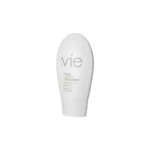 نمای کناری فلوئید ضد آفتاب بی رنگ صورت وی إتقه إِن SPF 50 مدل 103 برای انواع پوست حجم 50 میلی لیتر عمق قاب و پروفایل