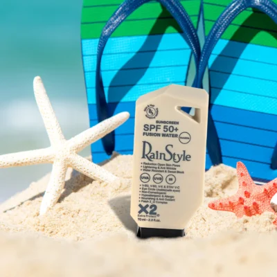 نمای کناری کرم ضدآفتاب بی رنگ رین استایل، SPF۵۰، مدل فیوژن واتر، مناسب انواع پوست با حجم ۷۰ میلی لیتر، ضد آب، محافظت کننده در