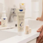 نمای جزئیات کرم مرطوب کننده امبریولیس مدل LCC حجم ۷۵ میلی لیتر پرداخت و جزئیات مواد