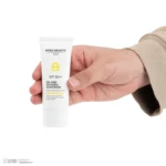 نمای جزئیات کرم ضد آفتاب بی رنگ صورت روبو بیوتی SPF ۵۰ مدل Niacinamide محافظ UVA،UVB مناسب برای انواع پوست حجم ۴۰ میلی لیتر ا