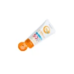 نمای جزئیات کرم ضد آفتاب بی رنگ صورت اوریفلیم SPF 50 مدل Sun Zone مناسب برای انواع پوست حجم 50 میلی لیتر حرکت و نصب پشتی