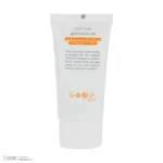 نمای جزئیات کرم ضد آفتاب رنگی صورت درمنجلین SPF ۴۰ مدل NB-۰۱ محافظ در برابر اشعه UVA و UVB مناسب برای انواع پوست حجم ۳۰ میلی