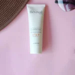 نمای در اتاق کرم ضدآفتاب بدون رنگ کلکسیون رویوال SPF۵۰ مدل LUMISENSE مناسب برای انواع پوست، حجم ۵۰ میلی لیتر اصل سبک دیواری و