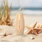 نمای در اتاق کرم ضد آفتاب رنگی ژیناژن، SPF ۵۰، مدل ۰۱، مناسب پوست های خشک و نرمال با تنالیته متوسط حجم ۵۰ میلی لیتر، آب، فاقد