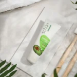 نمای کناری کرم مرطوب کننده صورت و دست شون مدل عصاره آووکادو حجم 75 میلی لیتر پروفایل و ساختار
