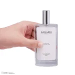 نمای جلو اسپری آبرسان صورت و بدن آرلیان مدل Hyaluronic Acid مناسب برای پوست های مختلف حجم 100 میلی لیتر طراحی و جزئیات کلیدی