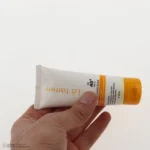 نمای جلو کرم ضد آفتاب لافارر SPF 40 مدل مینرال بدون رنگ مناسب پوست های حساس حجم 40 میلی لیتر چیدمان صفحه و نشانگرها