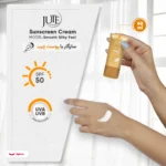 نمای جلو کرم ضد آفتاب بی رنگ ژوت، SPF ۵۰، مدل smooth silky feel، مناسب پوست های چرب حجم ۴۰ میلی لیتر، محافظت کننده در برابر ا