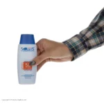 نمای جزئیات ژل ضدآفتاب بی رنگ آردن سولاریس SPF۵۰ مدل Clear Newgen، مناسب پوست های چرب، حجم ۱۰۰ میلی لیتر اصل حرکت و نصب پشتی