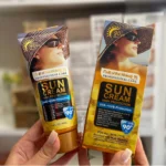 نمای جزئیات کرم ضدآفتاب بدون رنگ وکالی SPF۹۰ مدل ۰۱ مناسب برای انواع پوست ها، حجم ۱۳۰ میلی لیتر اصل حرکت و نصب پشتی